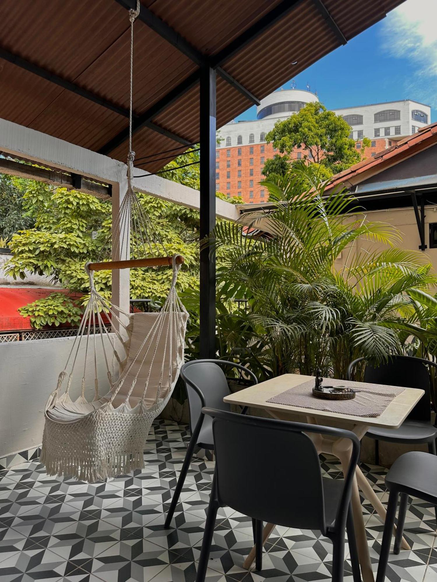 Hotel Bali At Poblado Медельин Экстерьер фото